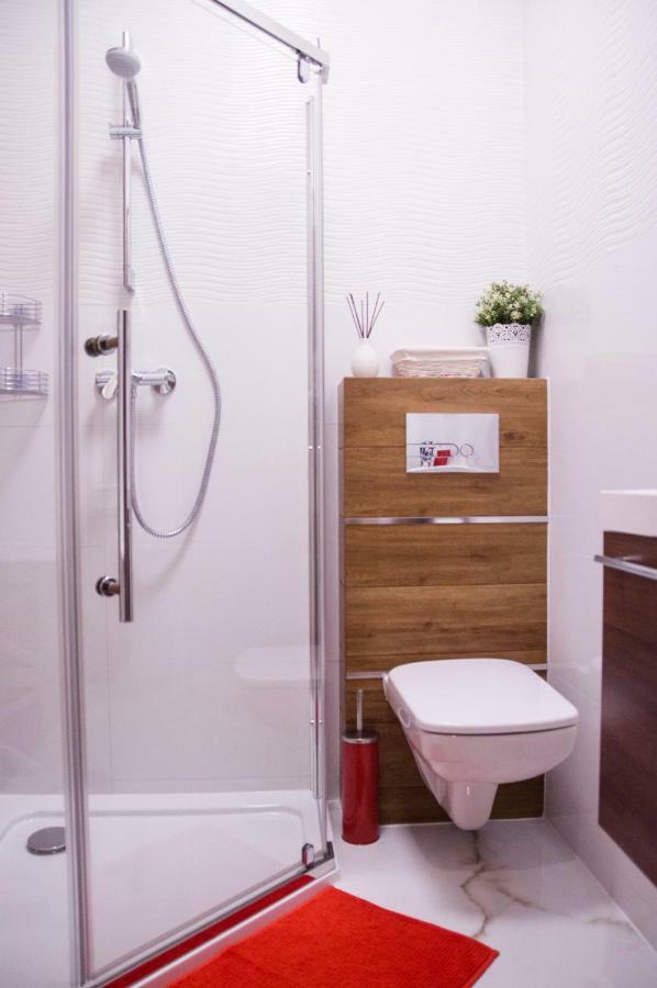 Jacuzzi Apartment Red Cracovia Esterno foto