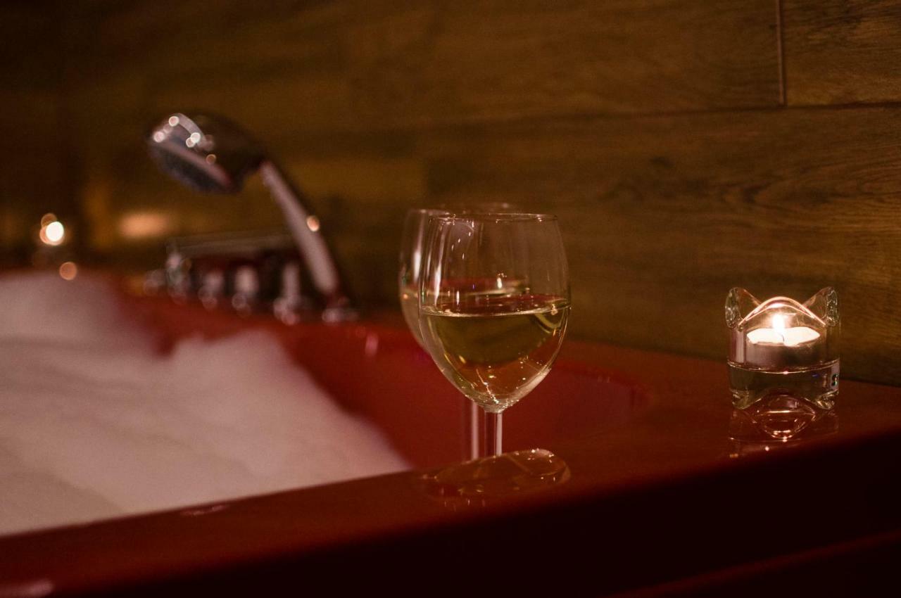 Jacuzzi Apartment Red Cracovia Esterno foto