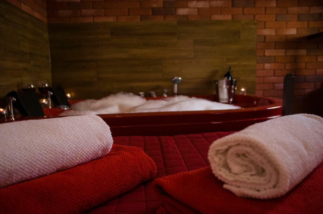 Jacuzzi Apartment Red Cracovia Esterno foto