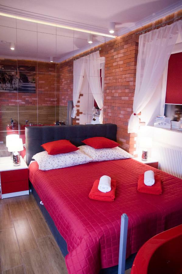 Jacuzzi Apartment Red Cracovia Esterno foto