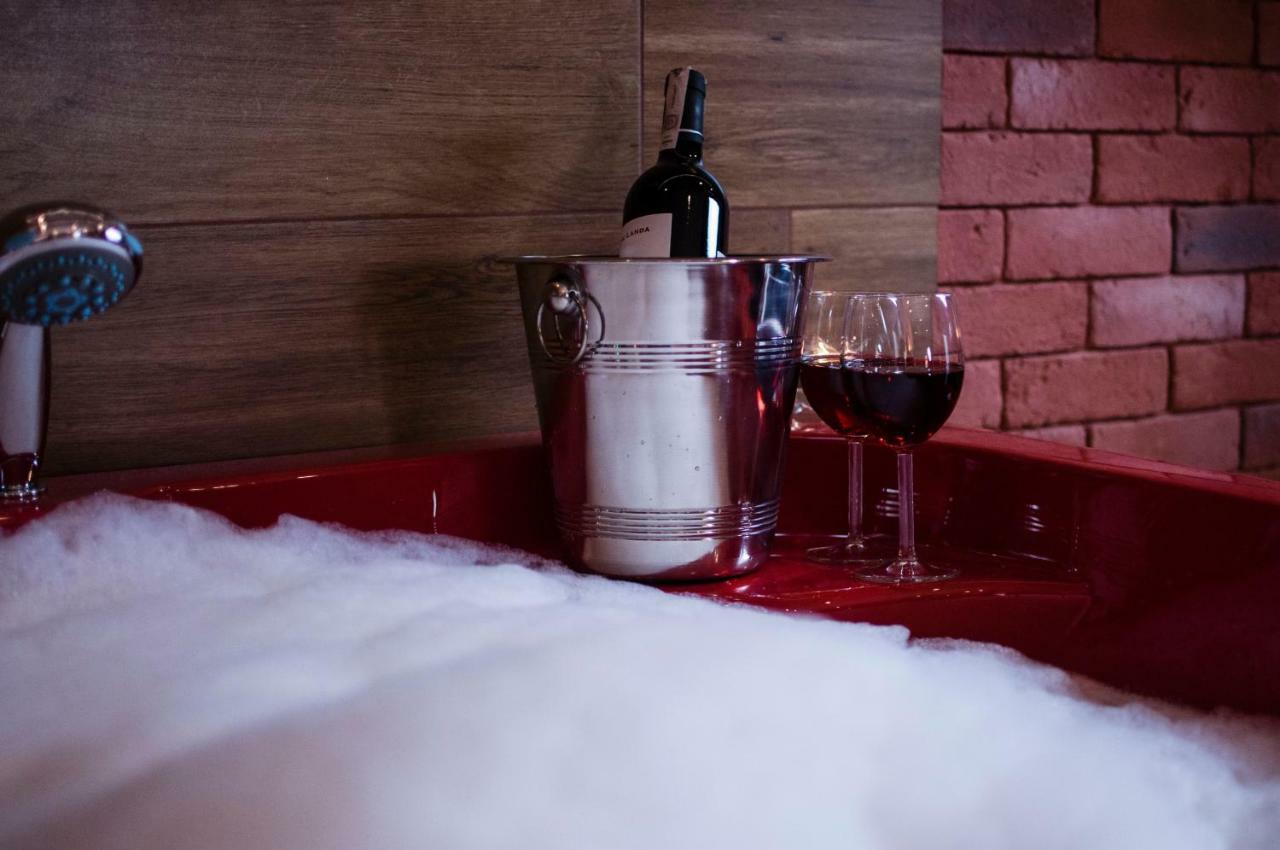 Jacuzzi Apartment Red Cracovia Esterno foto
