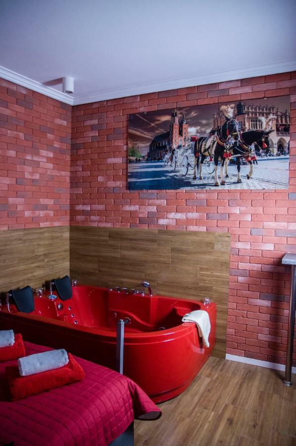 Jacuzzi Apartment Red Cracovia Esterno foto